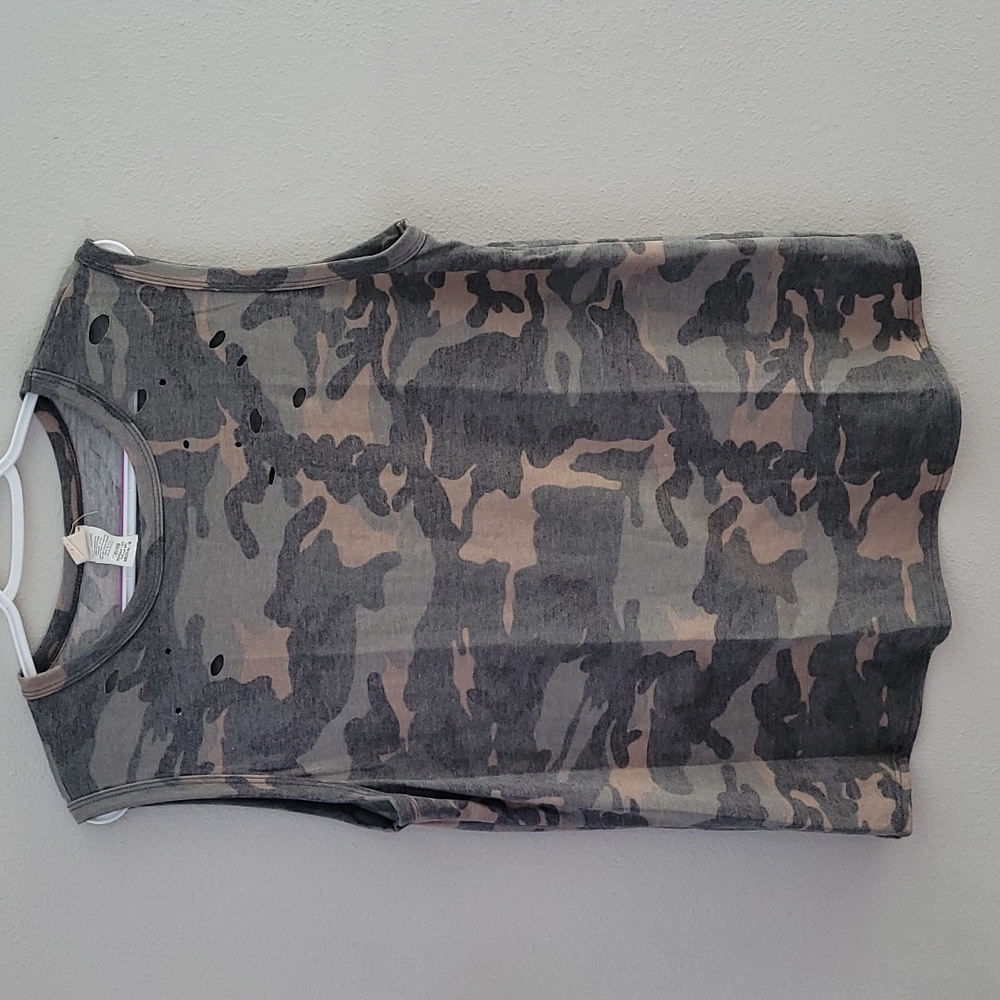 Distressed Camo tank